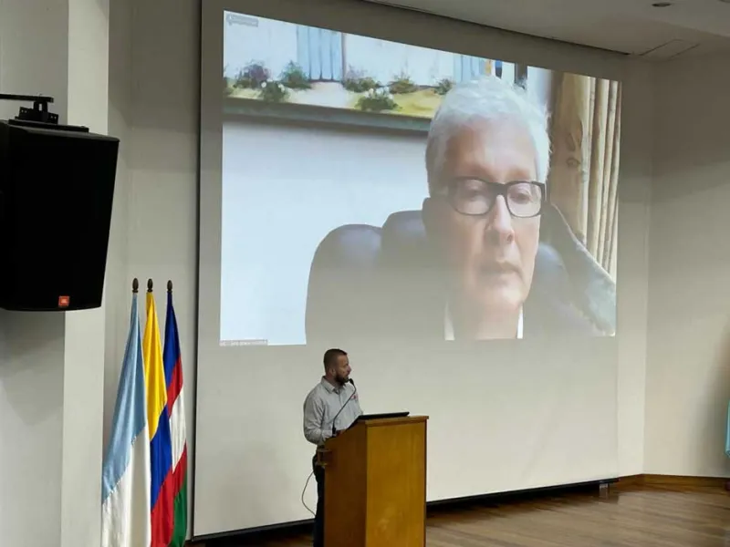 Seminarios de Investigación FCEA, un espacio de diálogo y reflexión en el mundo económico y Empresarial Seminarios de Investigación FCEA, un espacio de diálogo y reflexión en el mundo económico y Empresarial